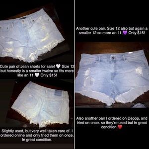 Cute, ripped, Jean shorts. 🖤